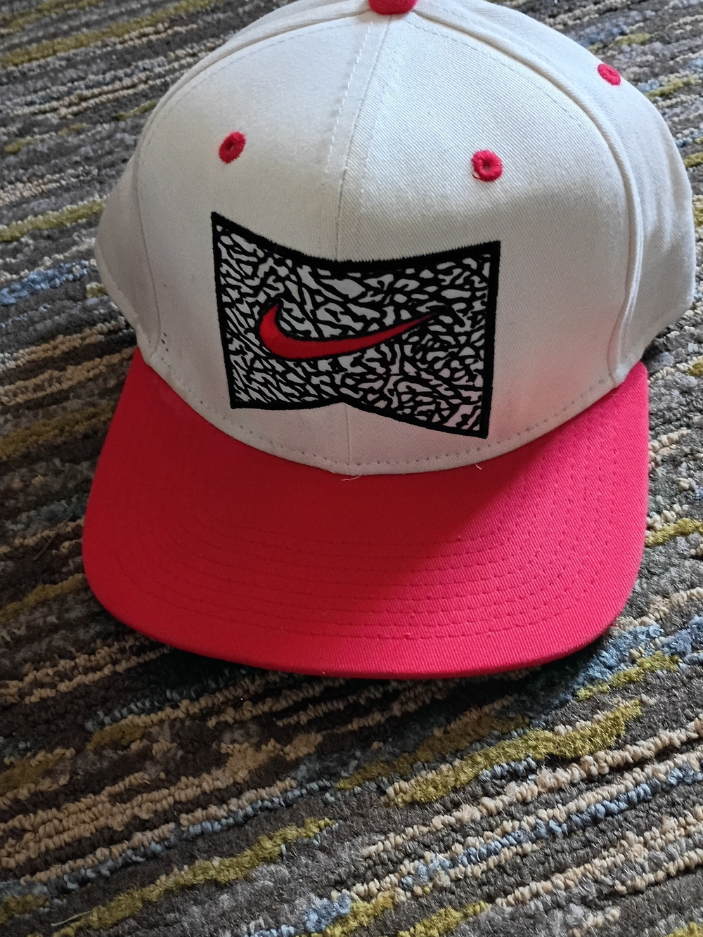 Nike SB Elephant Pennant White